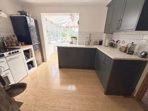 KITCHEN- click for photo gallery